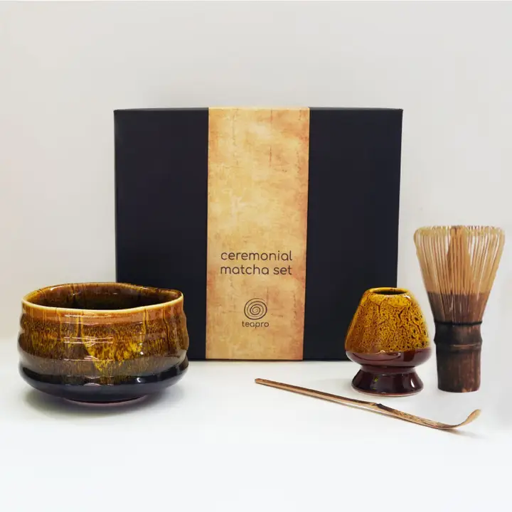 kit de préparation matcha, ensemble de préparation matcha, accessoires pour matcha, matériel de préparation matcha, kit de thé matcha, bol en céramique pour matcha, fouet en bambou, cuillère en bambou, support pour fouet, ustensiles pour matcha