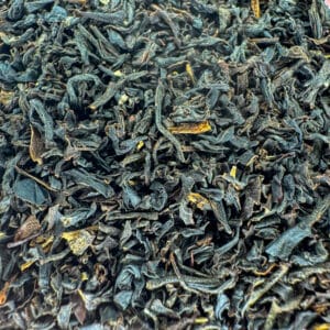 Thé noir Assam biologique, infusion Assam bio, thé fort Assam bio, thé noir bio aux notes maltées, thé indien Assam bio, thé noir de caractère bio, infusion corsée bio d’Assam, thé Assam certifié bio, mélange de thé noir Assam bio, thé énergisant Assam bio.