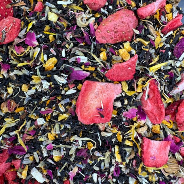 Le chaudron magique infusion fruitée et florale, thé bio enchanté, mélange d’épices pour infusion, potion pour le bien-être, thé aux fruits et fleurs, infusion apaisante, thé équilibrant, mélange bio d’épices, préparation pour thé bio, mélange floral, infusion de fruits bio, thé aux herbes, potion magique bio, infusion rafraîchissante.