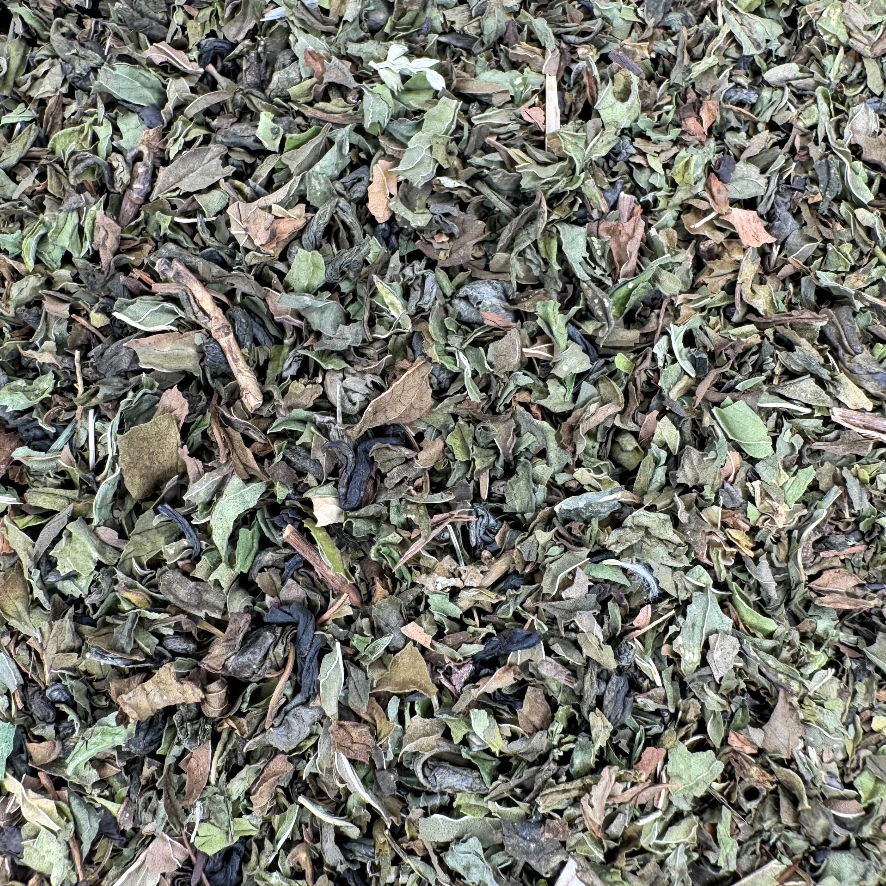 infusion verte et rafraîchissante, thé vert traditionnel, mélange de thé vert et menthe, potion vivifiante, thé bio aux saveurs marocaines, préparation pour thé vert, boisson fraîche et énergisante, thé vert au goût authentique.