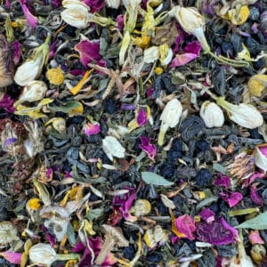 infusion florale bio, thé printanier bio, mélange de thé vert et fleurs, potion printanière, thé vert aux fleurs bio, infusion délicate et florale, mélange floral pour thé, thé bio revitalisant, infusion florale de printemps, thé doux aux herbes et fleurs, préparation pour thé floral bio
