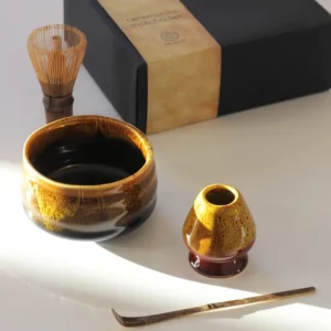 kit de préparation matcha, ensemble de préparation matcha, accessoires pour matcha, matériel de préparation matcha, kit de thé matcha, bol en céramique pour matcha, fouet en bambou, cuillère en bambou, support pour fouet, ustensiles pour matcha