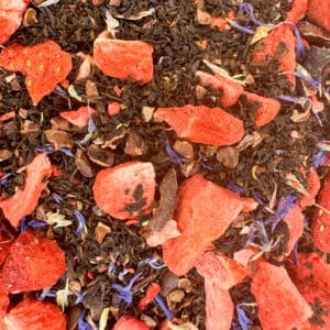 thé noir Earl Grey bio, fraise bio, grué de cacao bio, infusion fraise cacao, thé agrumes et cacao, mélange thé Earl Grey fraise, thé chocolat et fruit, infusion bio fraise et cacao, thé bio aux agrumes, saveurs chocolatées et fruitées, thé Earl Grey fruité, infusion riche en cacao, thé bio avec fraise, infusion agrumes et cacao, mélange de thé chocolat et fraise, thé gourmand bio, saveurs bio chocolat et fruit, infusion délicate aux bluets, thé bio aux saveurs chocolatées, fraise et cacao dans le thé, thé riche en saveurs bio.