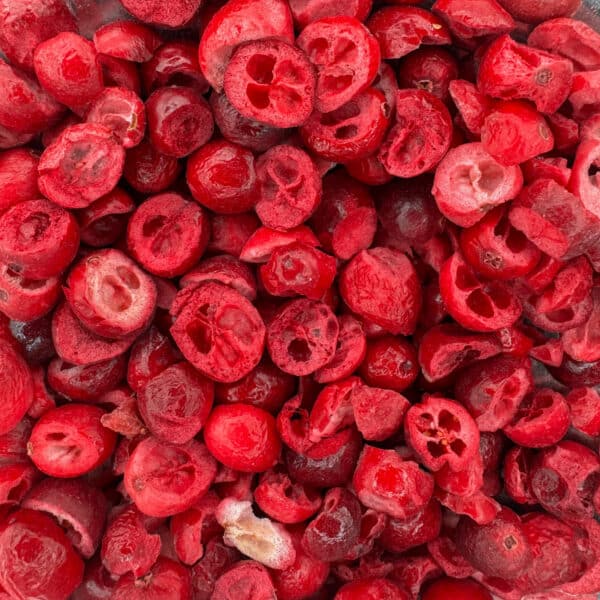 canneberges lyophilisées, cranberries lyophilisées, cranberries séchées sans sucre, canneberges déshydratées, baies rouges lyophilisées, baies de canneberge, cranberry déshydraté, morceaux de canneberge, baies de canneberge naturelles, canneberges à cœur fruité, baies acidulées séchées, pépites de canneberge, éclats de cranberries, baies rouges intensément fruitées, canneberges préservées par le froid, cranberries à l’arôme naturel, canneberges lyophilisées à froid, baies de canneberge 100 % naturelles, canneberges préservées par séchage doux, cranberries stabilisées par lyophilisation, baies rouges sélectionnées et séchées