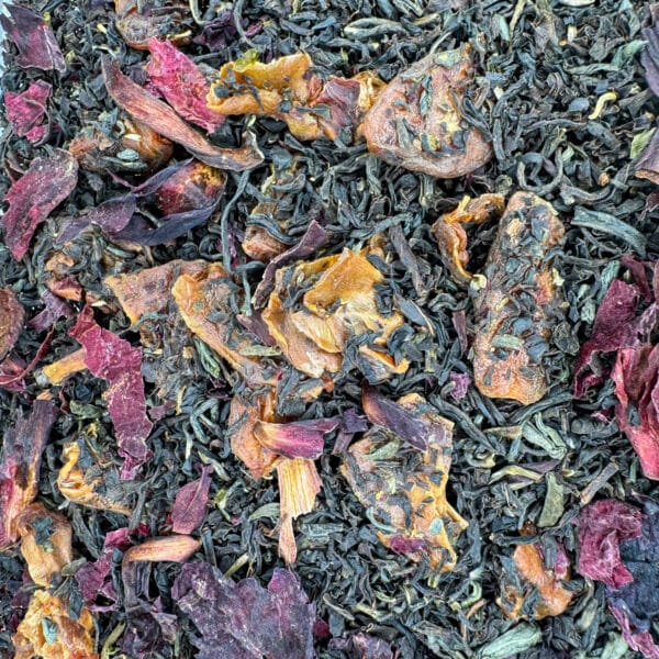 Premier baiser Thé au litchi : Infusion au litchi, Thé litchi, Mélange de thé litchi, Thé fruité au litchi, Thé parfumé au litchi, Litchi en infusion, Thé aromatisé au litchi, Thé au goût de litchi, Thé litchi exotique, Thé au fruit litchi, thé Saint-Valentin, coffret Saint-Valentin, cadeau Saint-Valentin, thé litchi jasmin, thé romantique, coffret cadeau romantique, thé amour, infusion Saint-Valentin, idée cadeau thé, box thé Saint-Valentin, thé pour deux, thé premier baiser, coffret dégustation thé, cadeau gourmand Saint-Valentin, thé parfumé Saint-Valentin, boîte à thé Saint-Valentin, thé délicat jasmin, coffret luxe Saint-Valentin, thé artisanal Saint-Valentin, thé naturel romantique