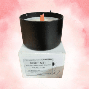 bougie parfumée, bougie douce nuit, bougie détente, bougie mèche bois, bougie apaisante, cire coco/soja, bougie artisanale suisse, parfum de nuit, ambiance relaxante, bougie crépitante, bougie cocooning, bougie naturelle, bougie sommeil, rituel du soir