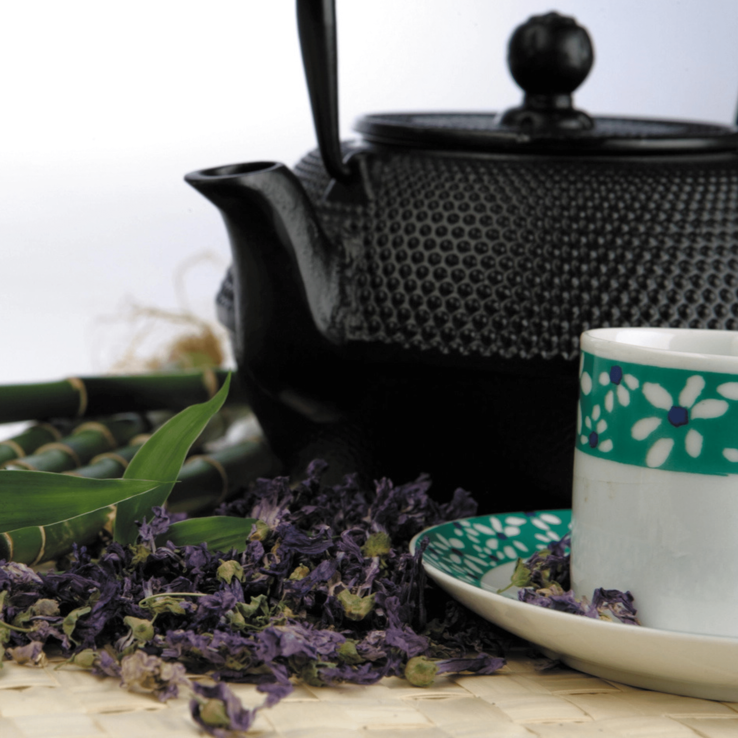 théière en fonte, théière en fonte de 1.80 L, théière élégante en fonte, théière pour infusion, théière durable en fonte, théière en fonte pour thé, théière de qualité en fonte, théière classique en fonte, théière pour plusieurs tasses, théière avec infuseur