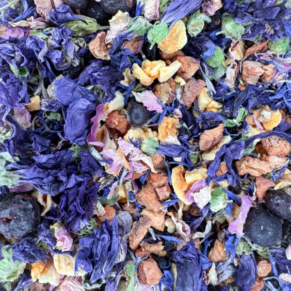 infusion fleurie, infusion fruitée, infusion bleue, infusion violette, infusion magique, infusion changeante, fleurs bleues, infusion visuelle